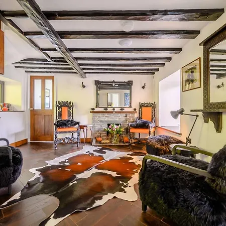 6 Bed In 78674 Holiday home