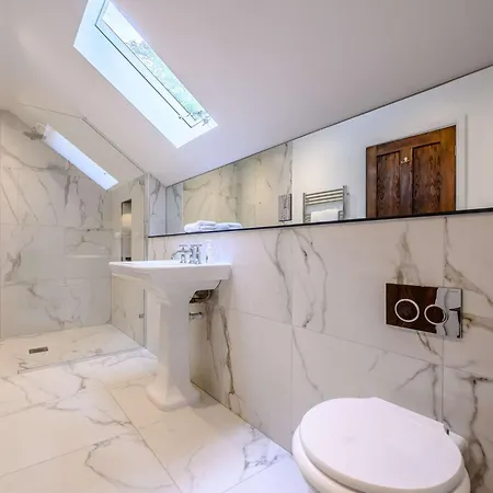 6 Bed In 78674 *